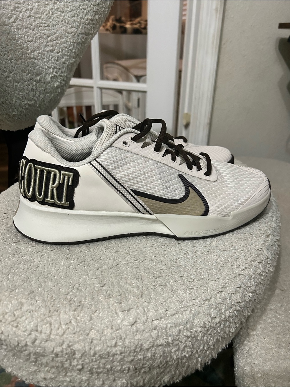 Nike Men’s White and Black Court Tennis Shoes Size 10